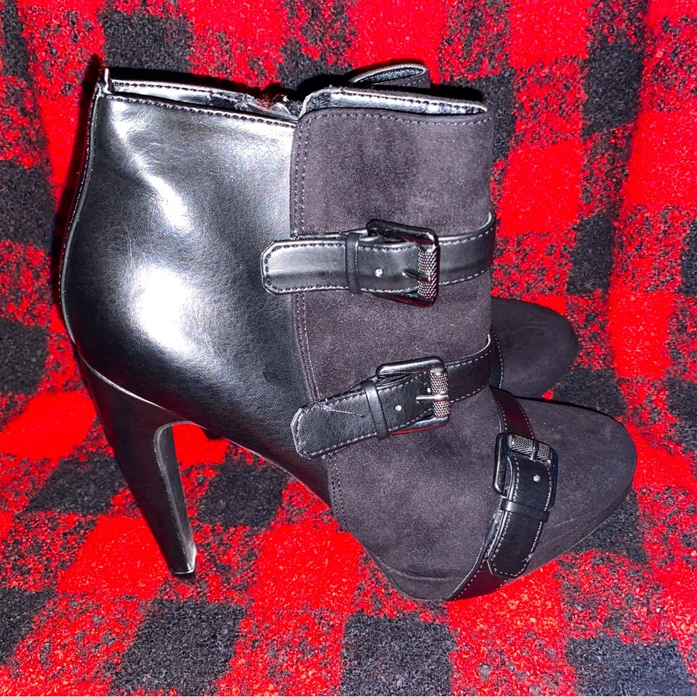 Womens Sam & Libby black heel booties. Size 7 US. 4in heel. Worn once.